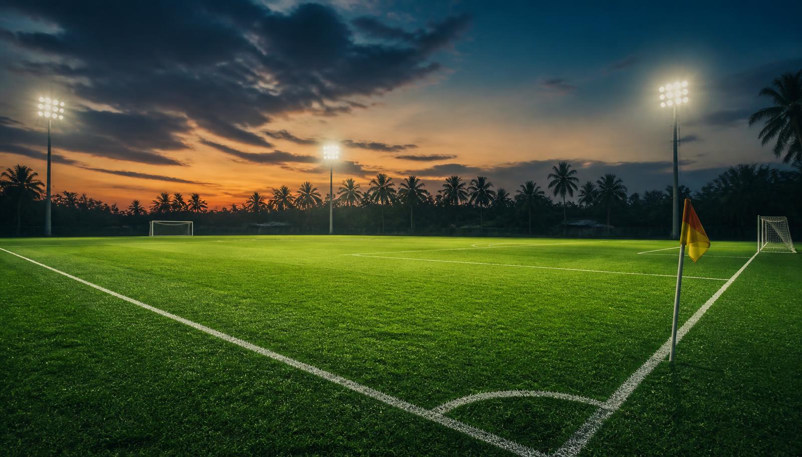 ملعب عشبي مضاء في الأحساء